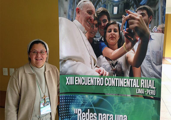 Xiskya Valladares en el XIII Encuentro de la RIIAL en Lima (Perú)
