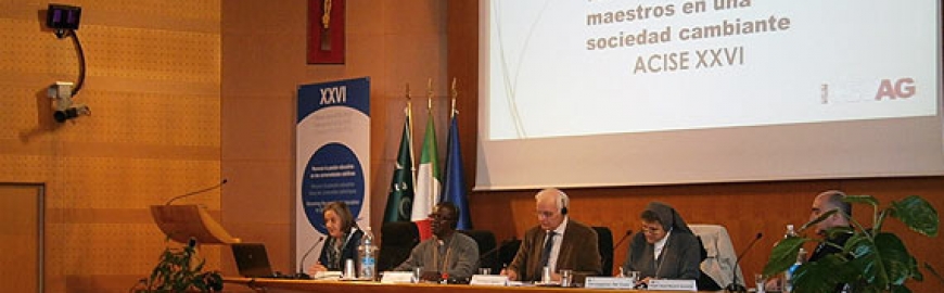 Imagen de la intervención de María Suñé, coordinadora del grado en Educación Infantil del CESAG, durante su intervención en el XXVI Coloquio Anual de ACISE en Roma